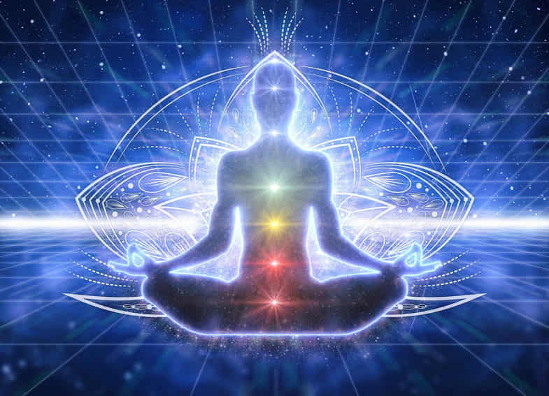 Immagine emblematica sul terzo occhio nella spiritualità, una sagoma in meditazione, con chakra evidenziati | Justbob